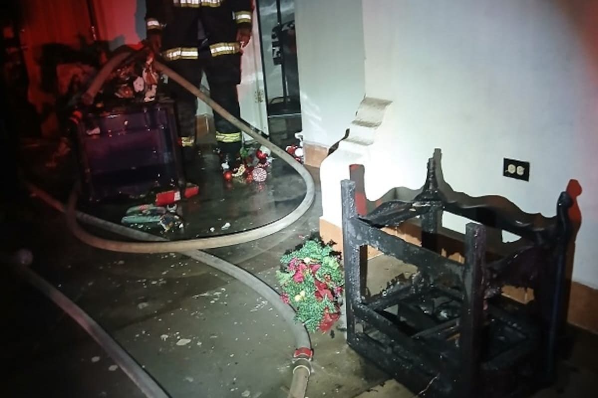 Árbol navideño provoca incendio en una casa de SLRC