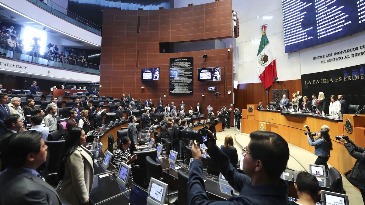 Confrontaciones en el Senado por asesinato de alcalde Carlos Manzo de Uruapan; morenistas tildan de “carroñeros” a opositores y Lilly Téllez se enfrenta de nuevo a Noroña
