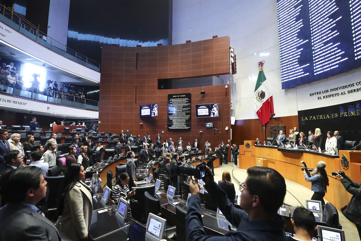 Confrontaciones en el Senado por asesinato de alcalde Carlos Manzo de Uruapan; morenistas tildan de “carroñeros” a opositores y Lilly Téllez se enfrenta de nuevo a Noroña