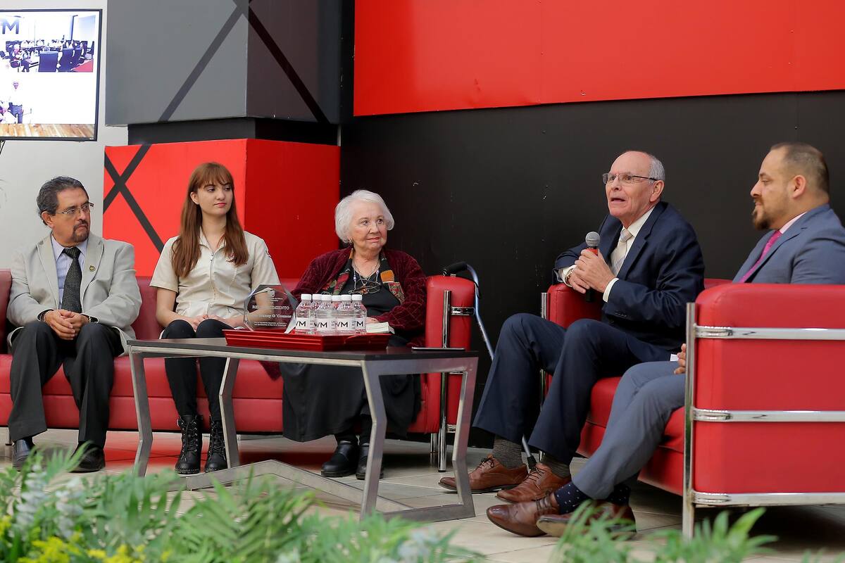 Presenta su libro "Déjalos ir con amor"