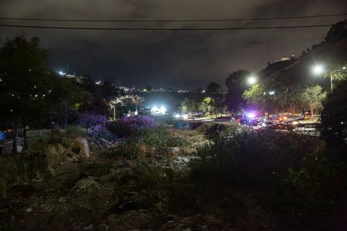El hombre de 47 años sufrió lesiones de gravedad luego de salir del camino y volcar su camioneta a la altura del Puente Amarillo. Foto: Cortesía