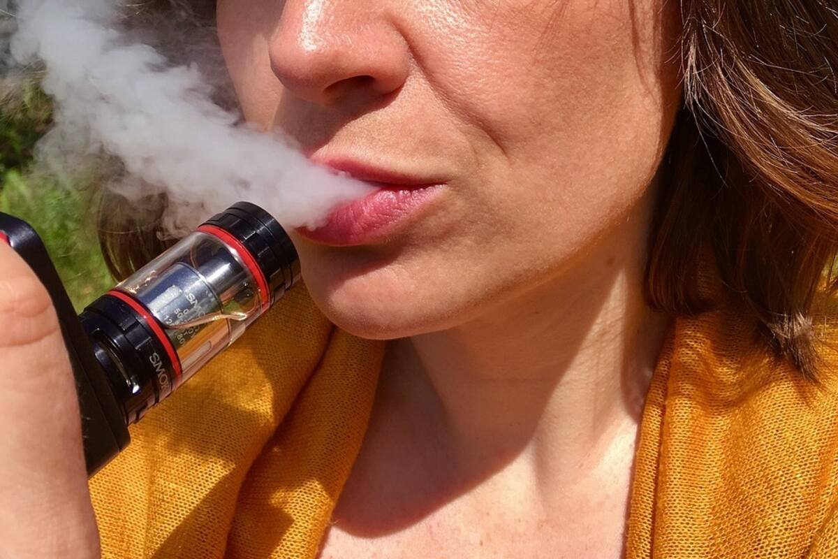 Advierten que vapeadores son tan dañinos para dientes como el tabaco