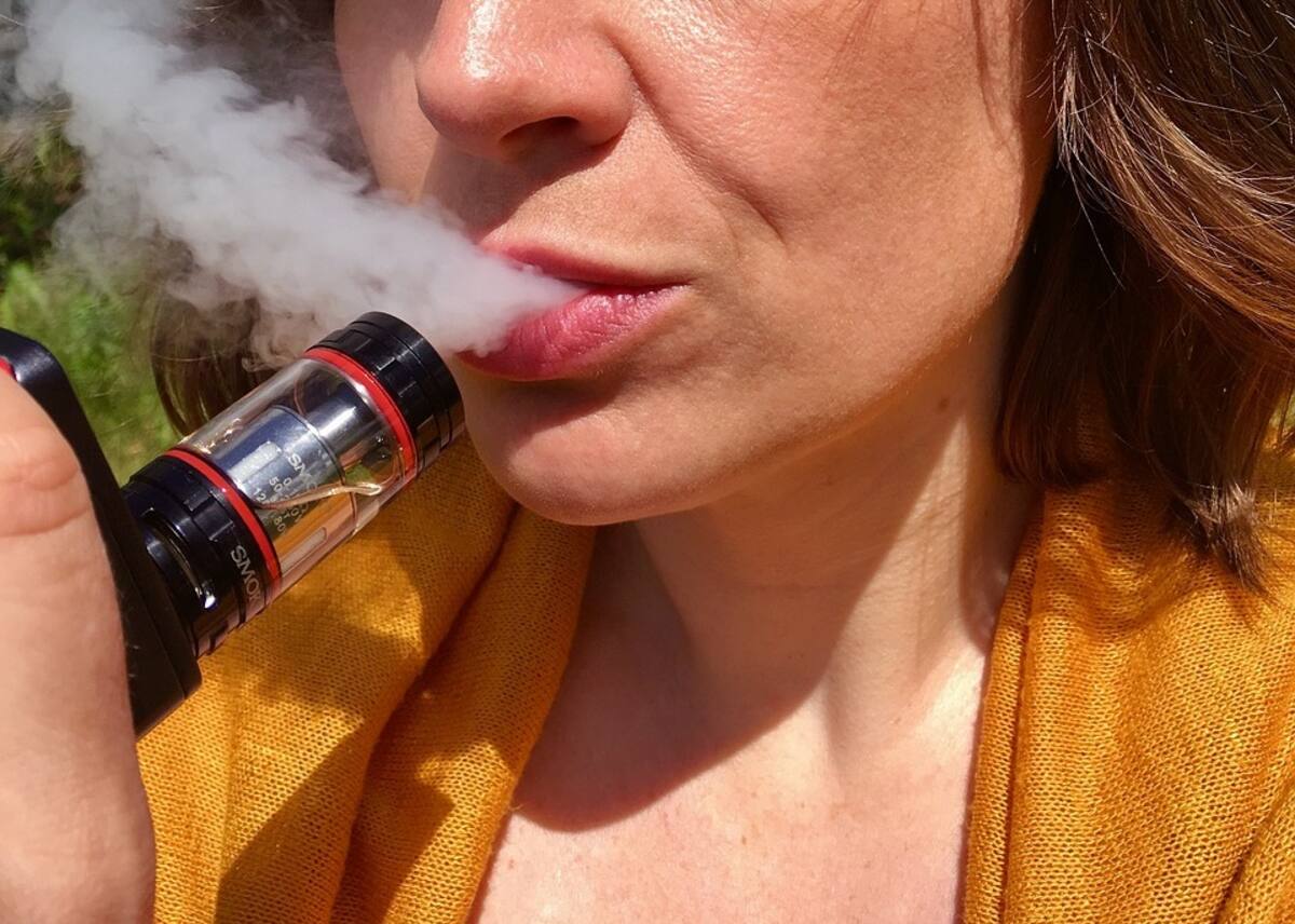 El uso de vapeadores tiene un impacto severo en la salud bucal. FOTO: ESPECIAL