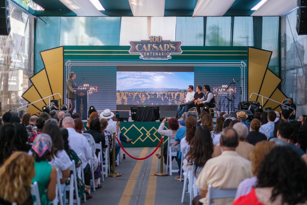 Poblete Ritschel destacó que en el libro se cuenta la historia de la ensalada caesar's y su receta original.