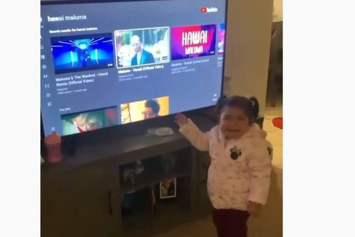 Niña llora al escuchar canción de Maluma