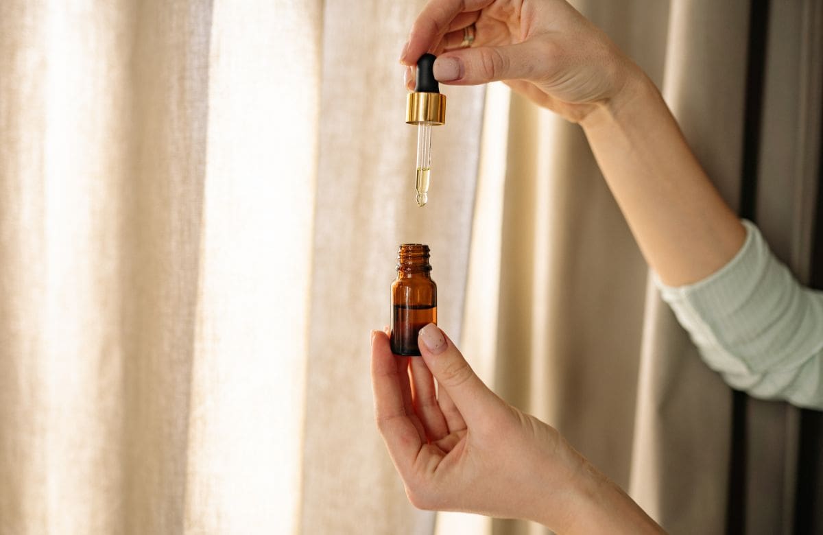 Cómo hacer tu propio sérum facial con aceites esenciales | Foto: Especial (canva)