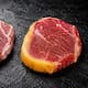El color blanco o amarillo de la grasa en la carne revela si la res comió grano o pasto sin definir su calidad, por lo que expertos sugieren priorizar el marmoleo parejo según tu técnica de cocción