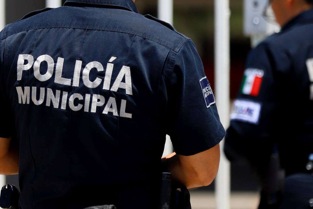 Intentan rescatar cuerpo en el mar