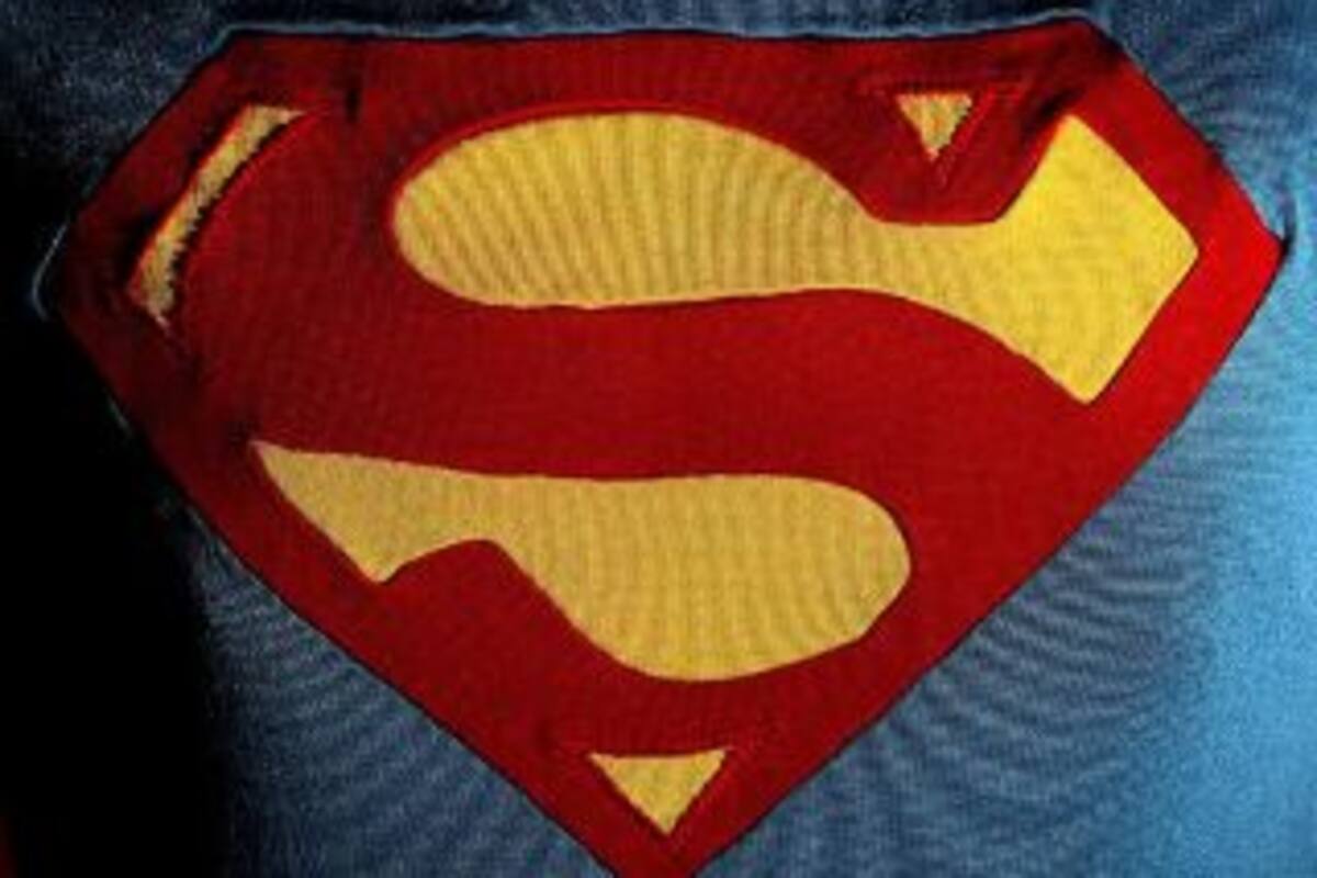 'Superman' brasileño intenta detener un autobús con la mano