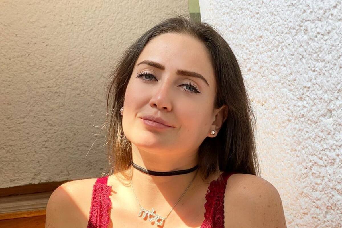Celia Lora más atrevida que nunca se quita el sostén en Instagram