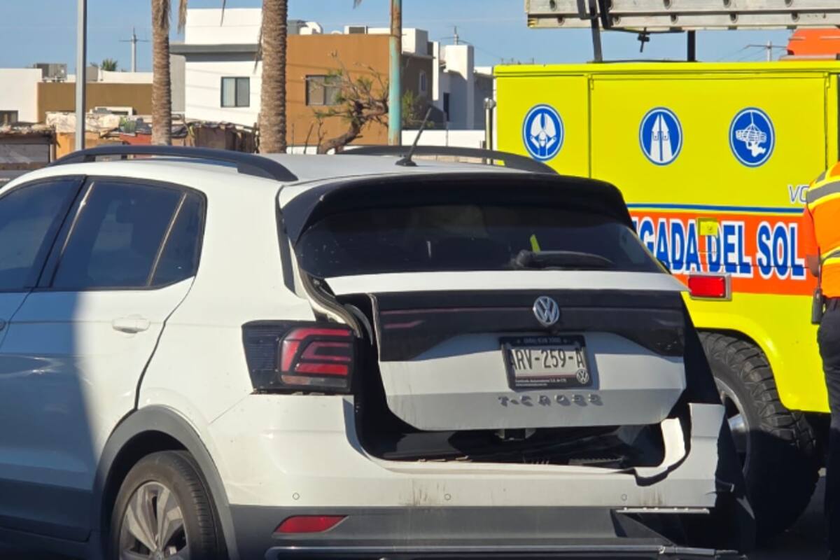 Choque entre dos vehículos en la calle Novena deja solo daños materiales