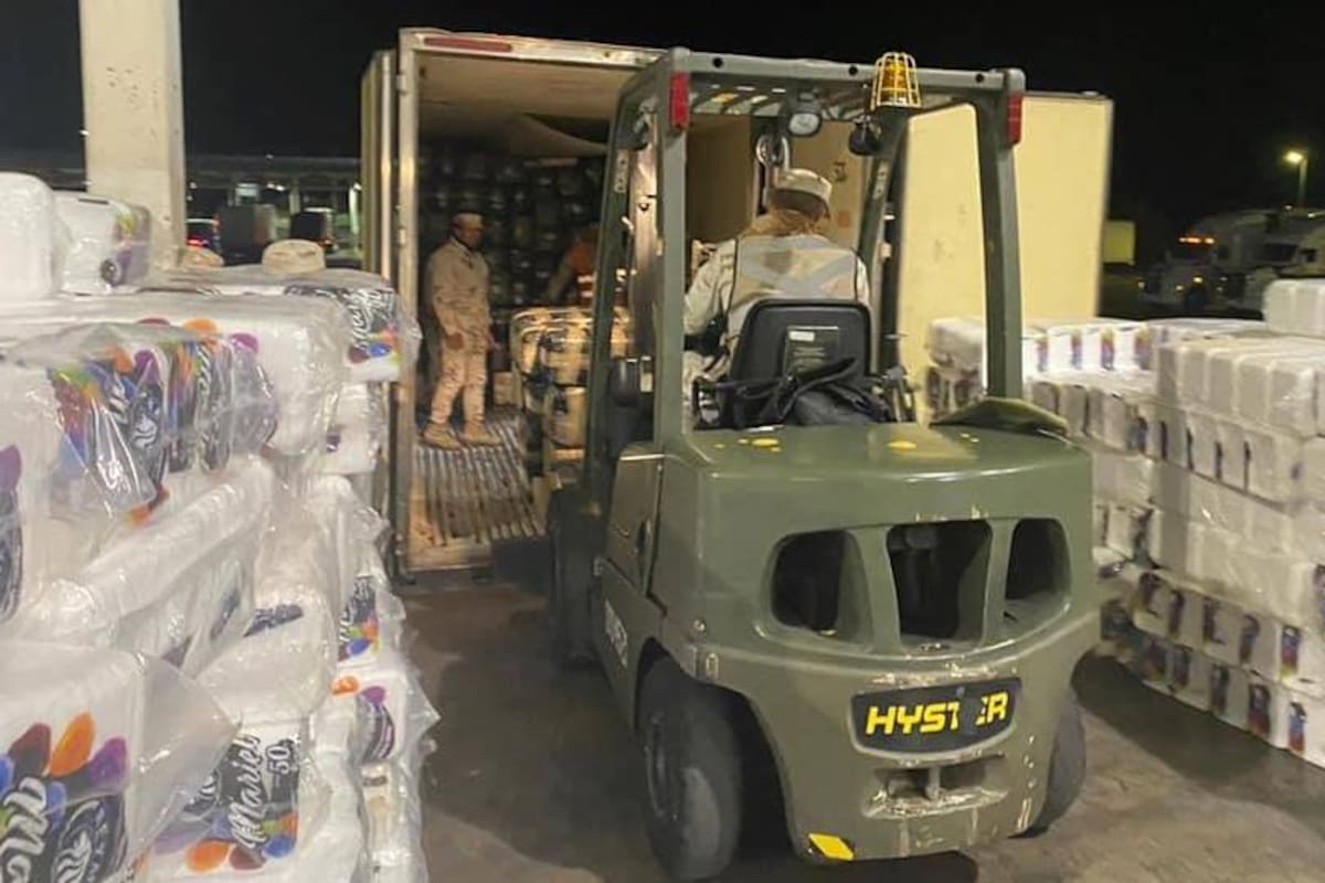Con montacargas, militares decomisan toneladas de mariguana en Querobabi