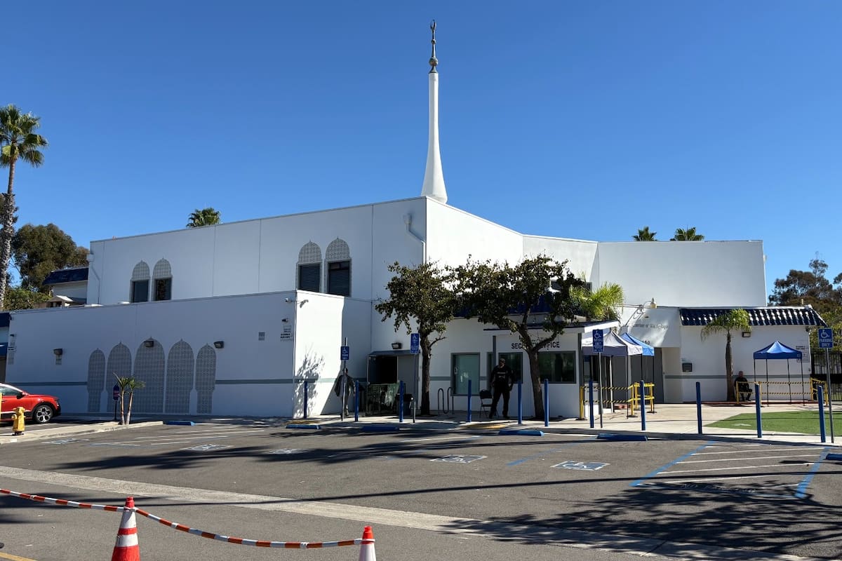 Resguardan mezquita de San Diego por nueva amenaza
