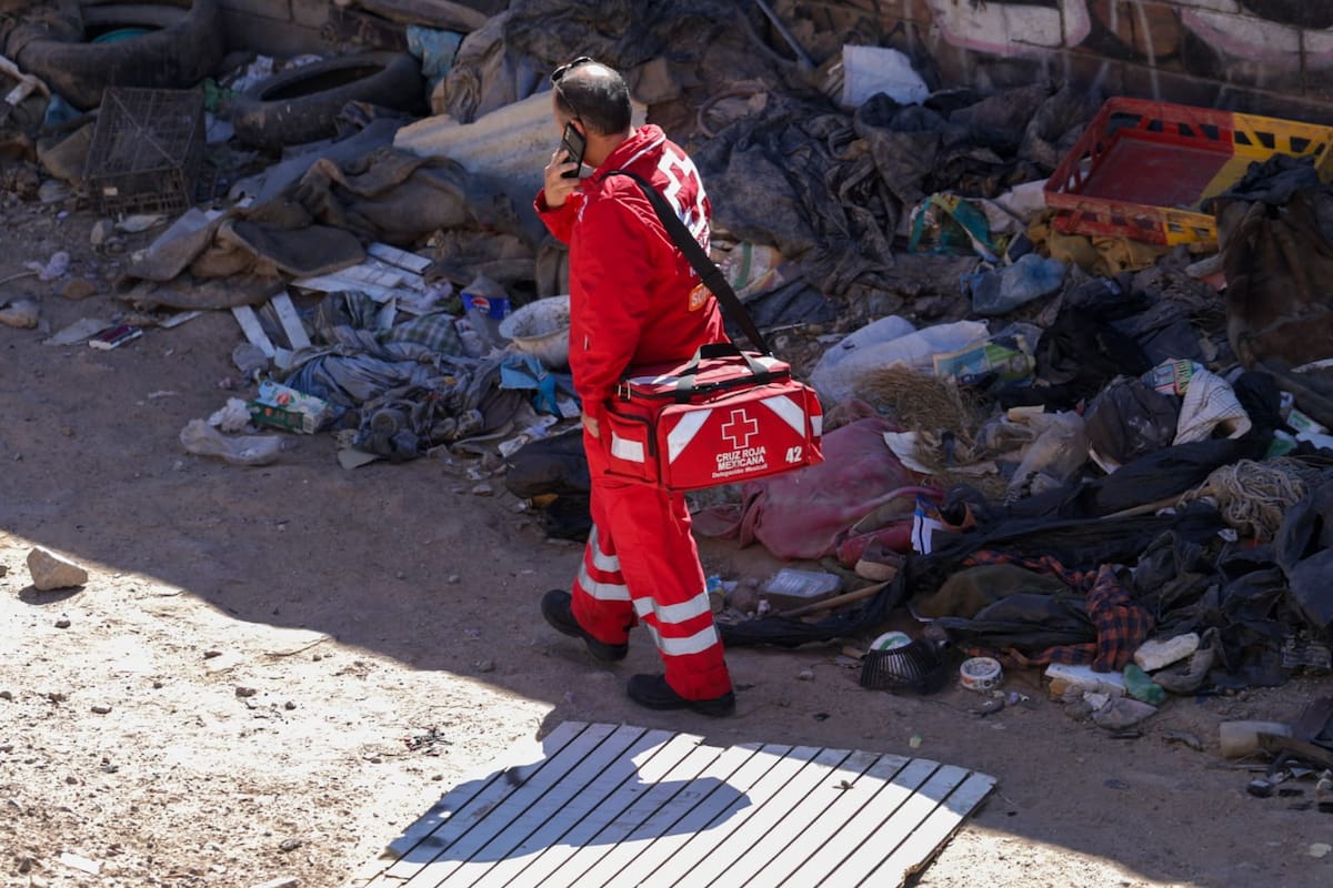 Encuentran a hombre muerto, desnudo y con quemaduras junto a patios del ferrocarril