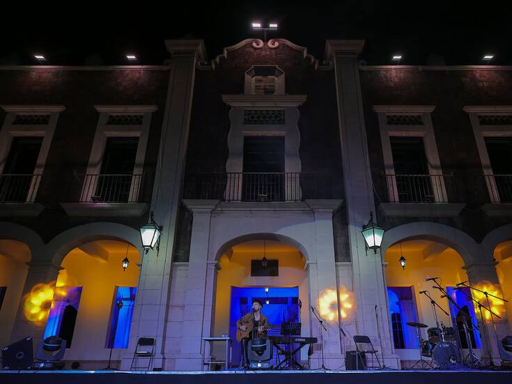 Celebran el 83 aniversario de la Universidad de Sonora con actividades culturales y la participación del músico sonorense Kakalo