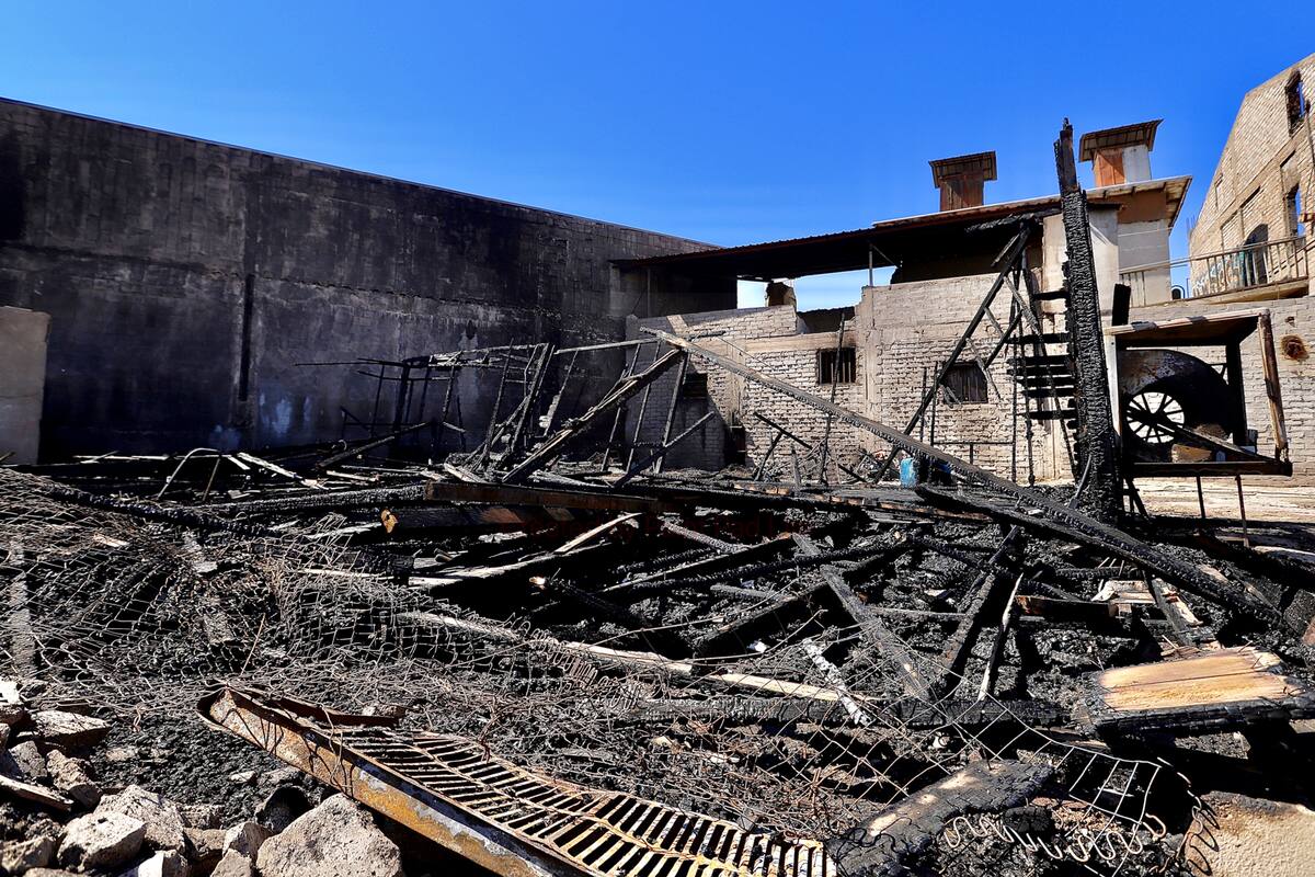 Arde la casa del coronel Esteban Cantú
