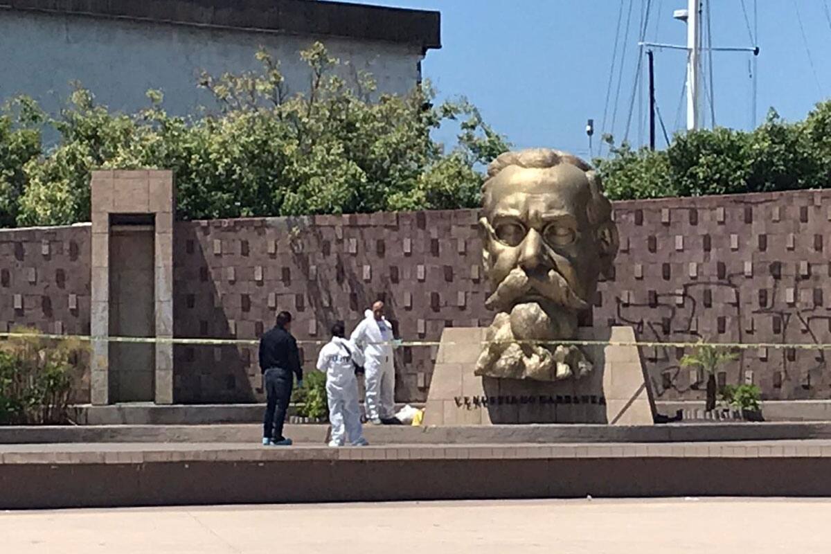 Encuentran cabeza humana en Plaza Cívica de Ensenada