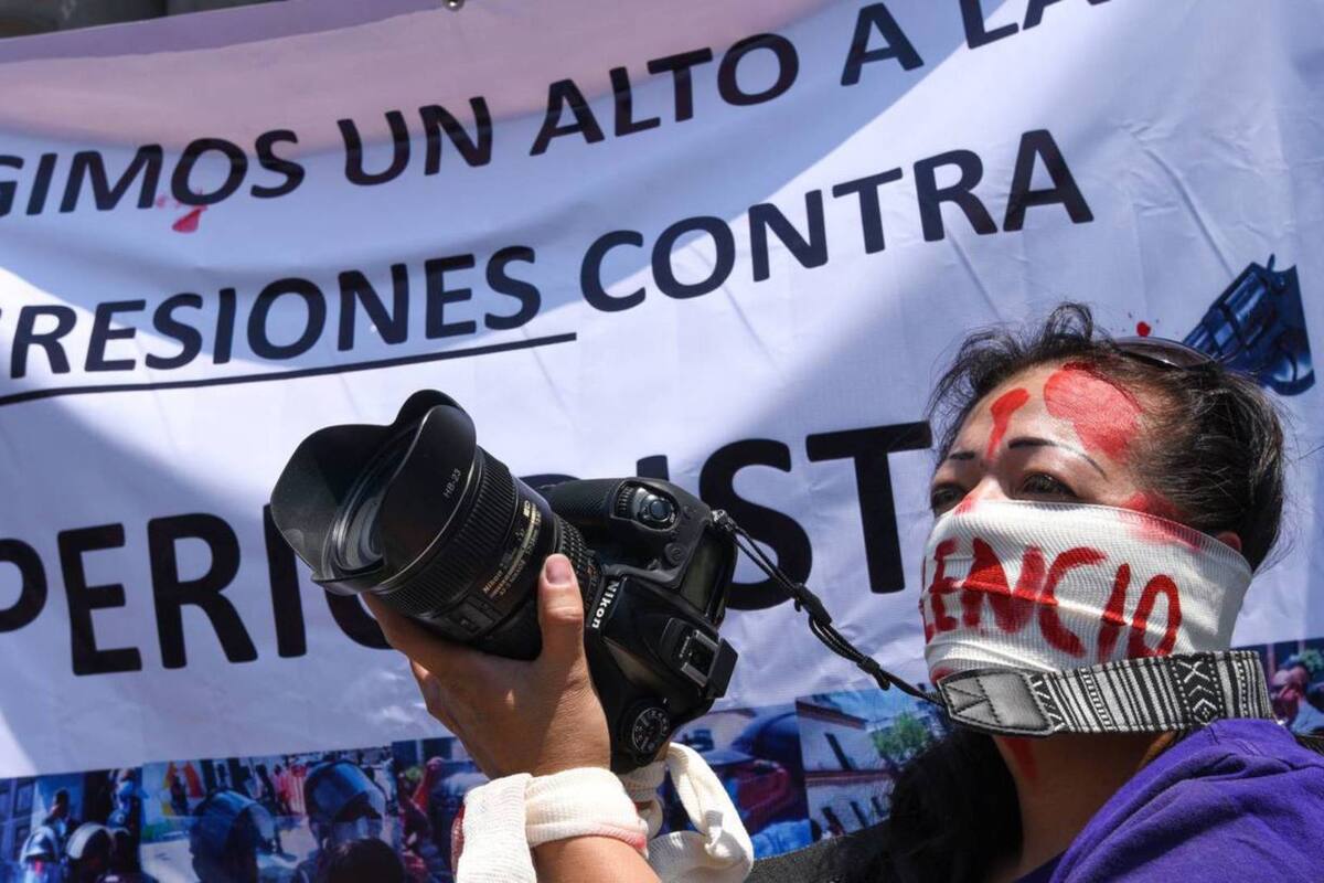 PAN condena ataques "desde el poder" de AMLO a periodistas en México
