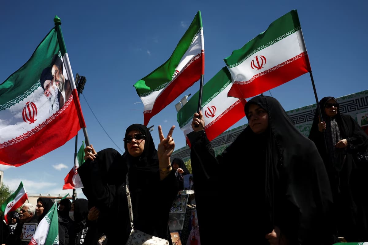 Irán advierte que mostrará nuevas cartas en el campo de batalla si Estados Unidos no detiene las hostilidades, rechazando cualquier diálogo que se pretenda realizar bajo la sombra de la amenaza económica y militar