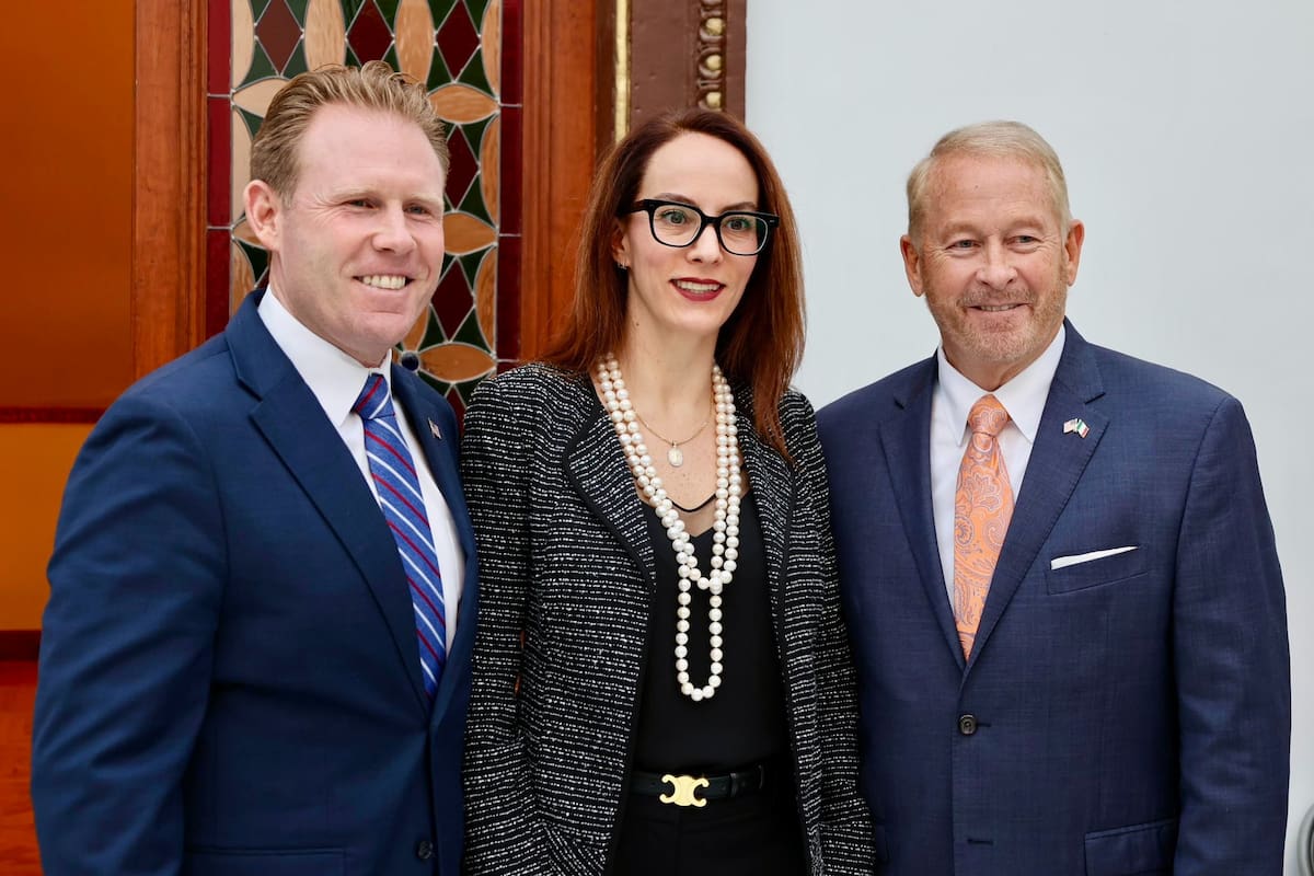 El embajador Ronald Johnson se reunió con Andrew H. Giuliani y Gabriela Cuevas, representantes de Estados Unidos y México. | Crédito: X @USAmbMex