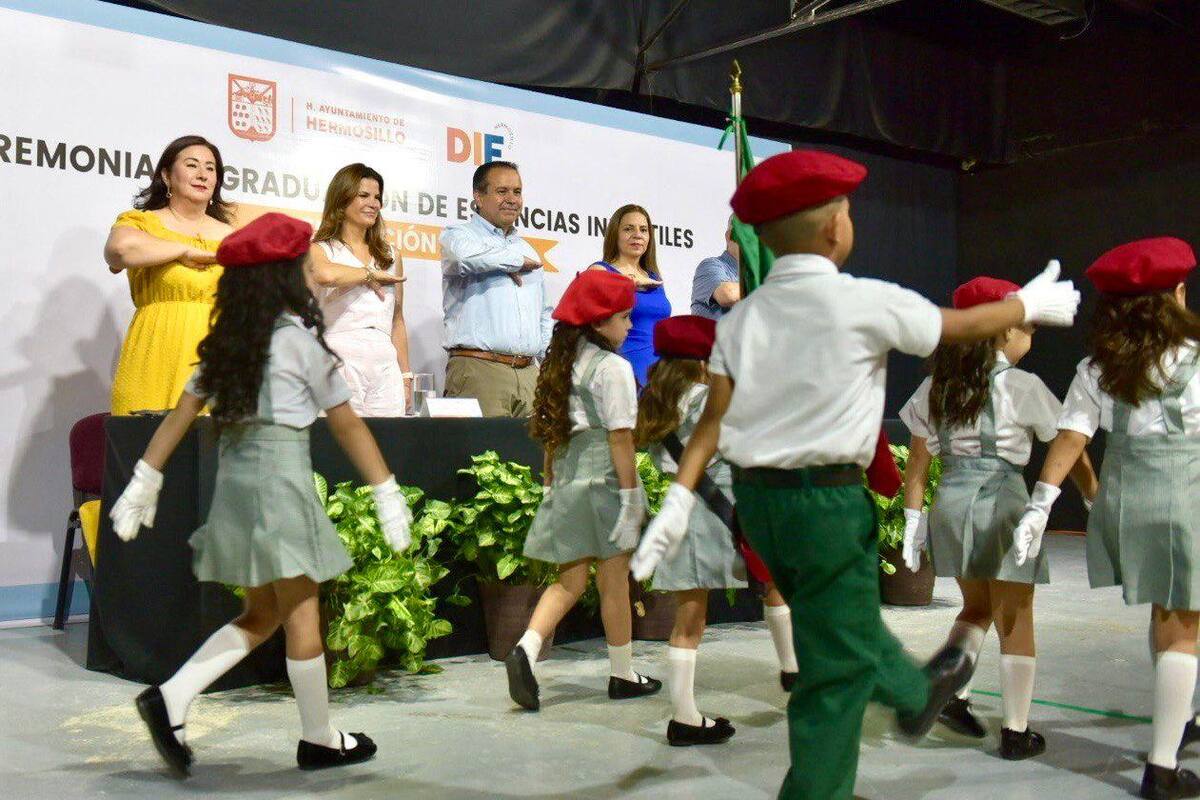 Acompañan Astiazarán y Patty Ruibal a graduados de instancias infantiles DIF Hermosillo