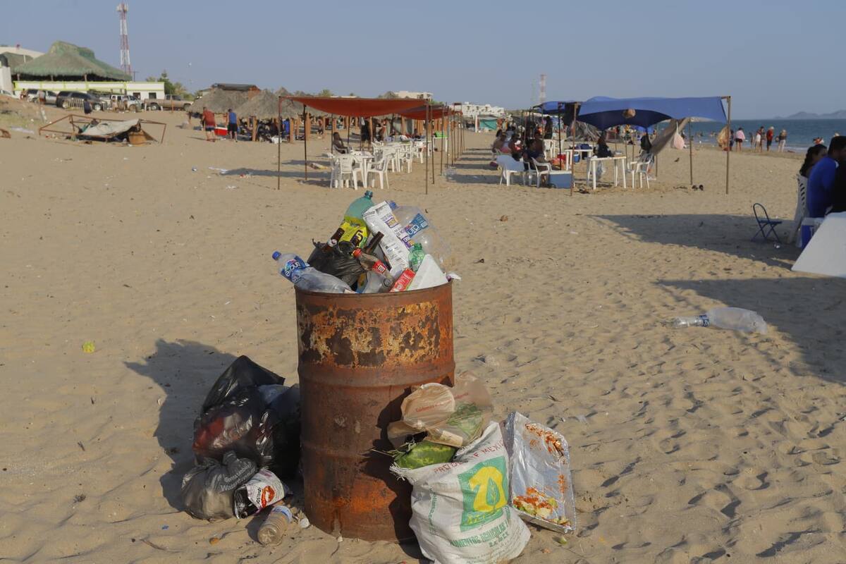 Piden contenedores de basura en Bahía de Kino; señalan hay cubrebocas y guantes de latex en la playa