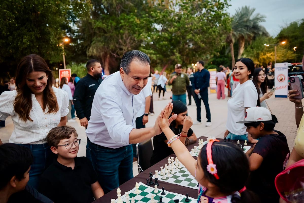 El alcalde Antonio Astiazarán y Patricia Ruibal Zaragoza, presidenta de DIF Hermosillo, en la quinta edición del ChiquiFest. FOTO: ESPECIAL
