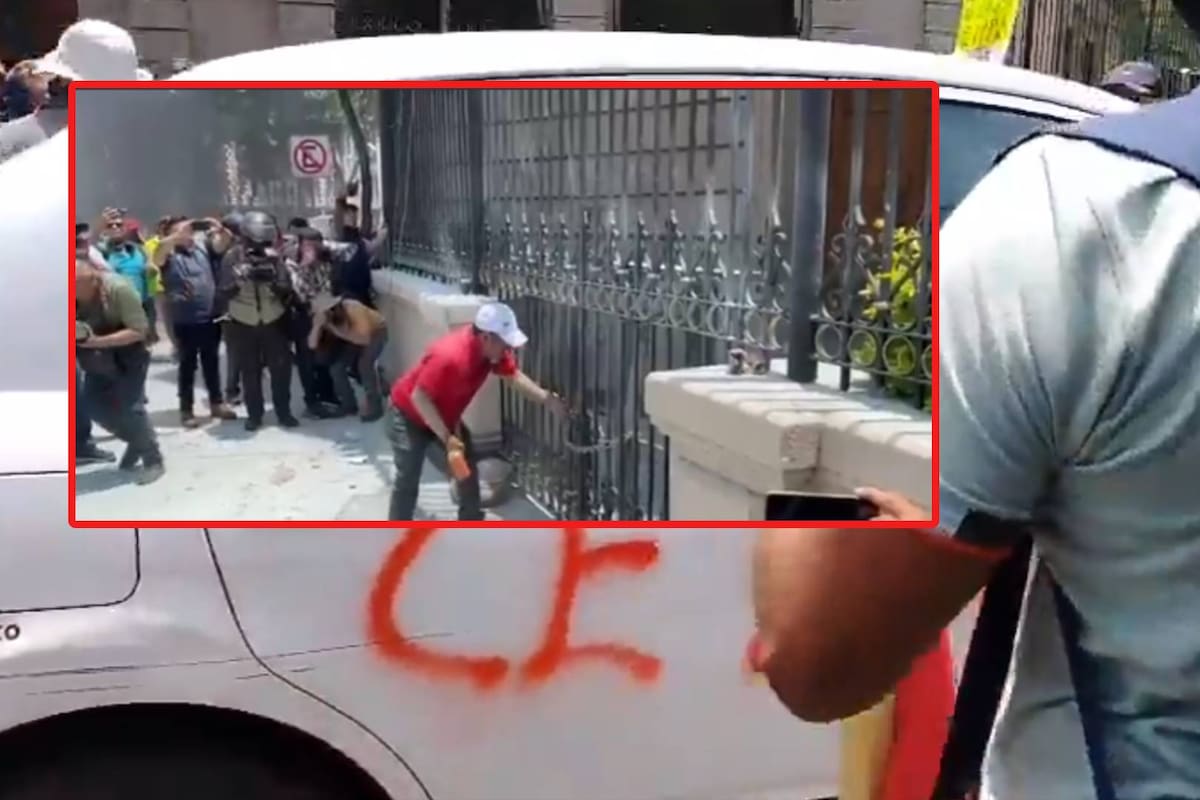 Maestros de la CETEG reclaman en Guerrero y CDMX; causan destrozos y hasta pintan un vehículo oficial