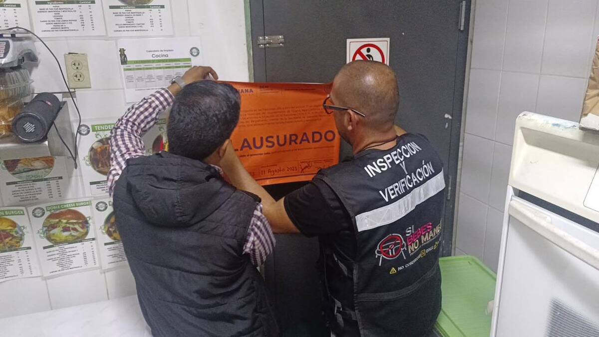 Durante los operativos en bares y centros nocturnos, además de inspeccionar de manera permanente que acaten todas las medidas de seguridad y tengan actualizados sus permisos de operación, incluyeron la supervisión del cumplimiento con estos lineamientos.