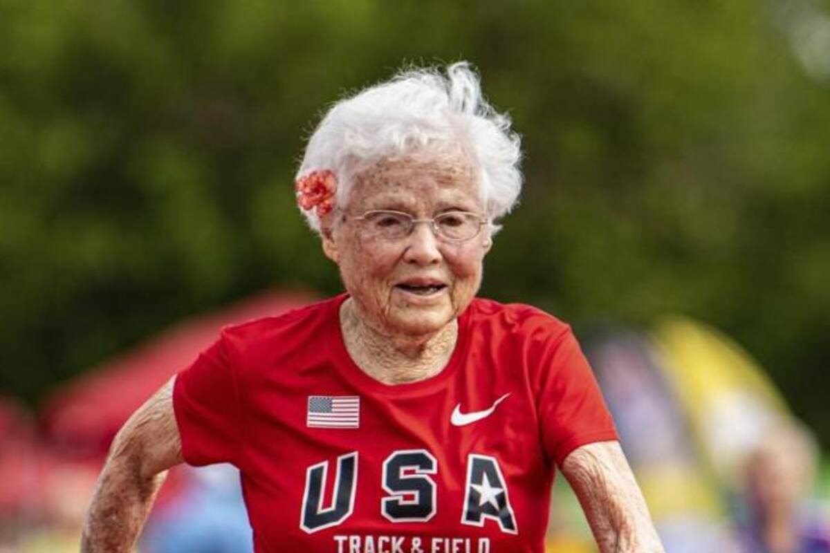 Mujer de 105 años es la atleta más longeva que corre los 100 metros planos