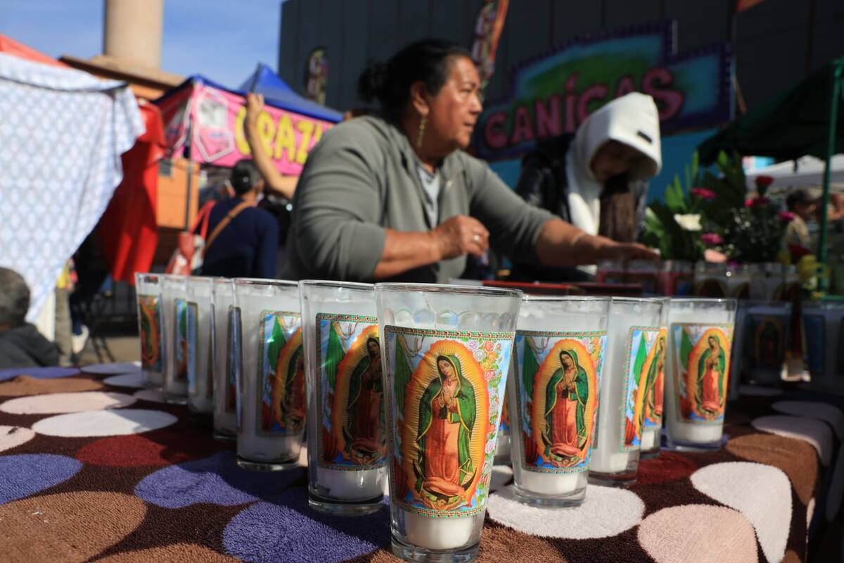 Cientos de creyentes acudieron al Santuario en el Centro para agradecer favores y participar en misas durante el día. Foto: Sergio Ortiz