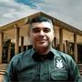 El exmando de la Policía de Investigación solicitó retiro anticipado ante el Congreso de Sinaloa, mientras un juzgado federal revisa su amparo contra el bloqueo de cuentas bancarias en BBVA y Banorte