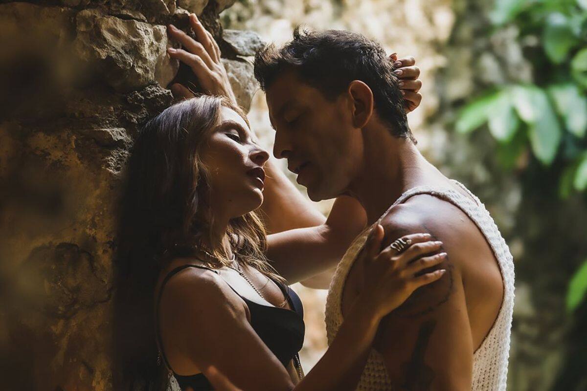 Yahir y María León desatan rumores de romance con “Fuego”