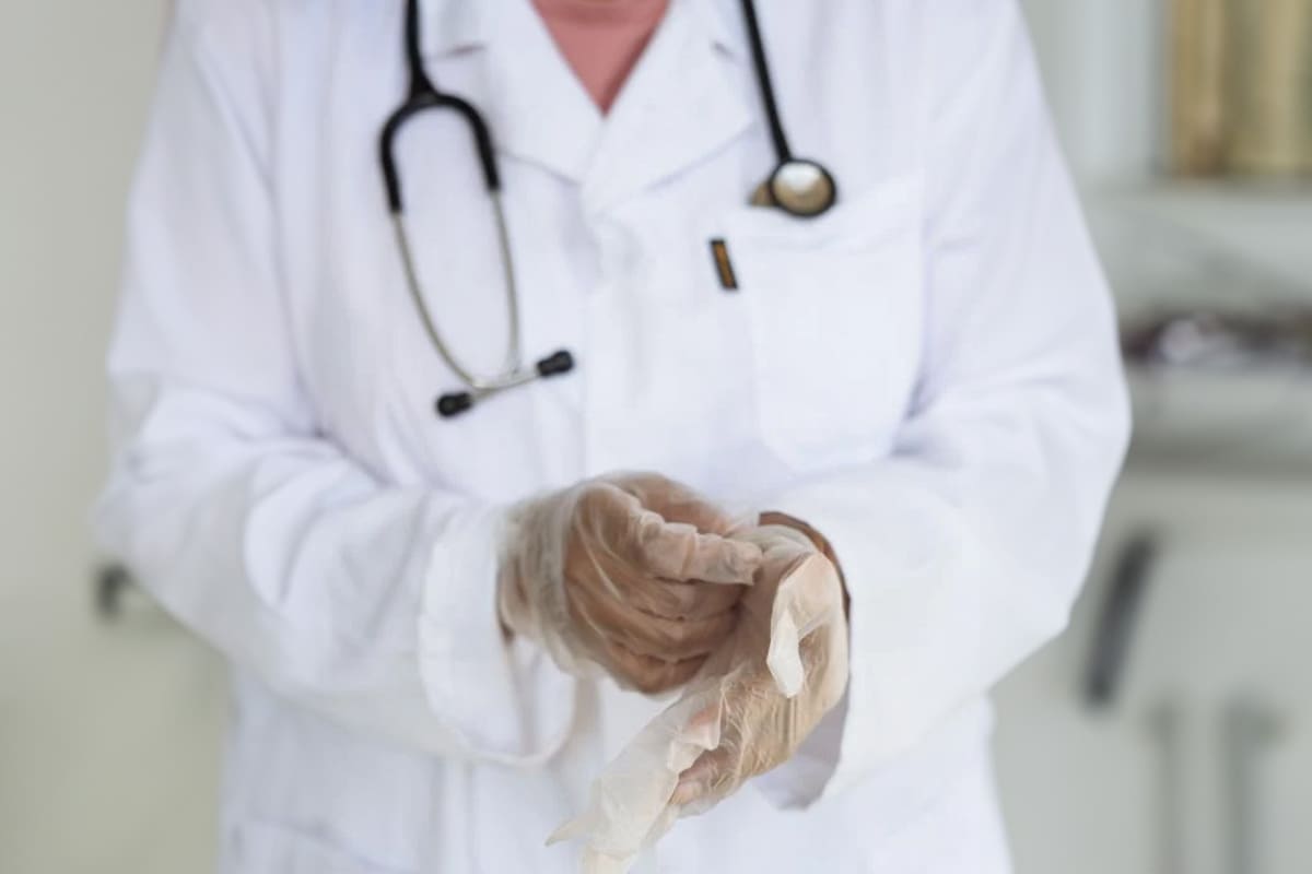 Condenan a falsa doctora en España por inyectar silicona a 37 mujeres
