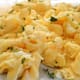 Cómo preparar huevos revueltos perfectos según una chef con estrella Michelin