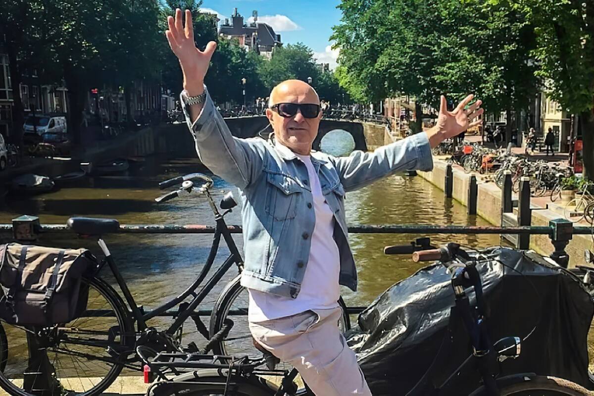 Muere Mick Bridgen, mánager de las giras de los Rolling Stones, mientras cavaba una tumba