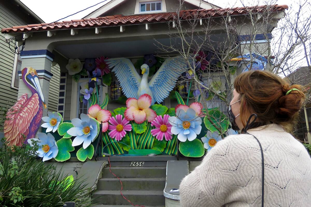 Mardi Gras: Sin desfiles, miles decoran casas como carrozas