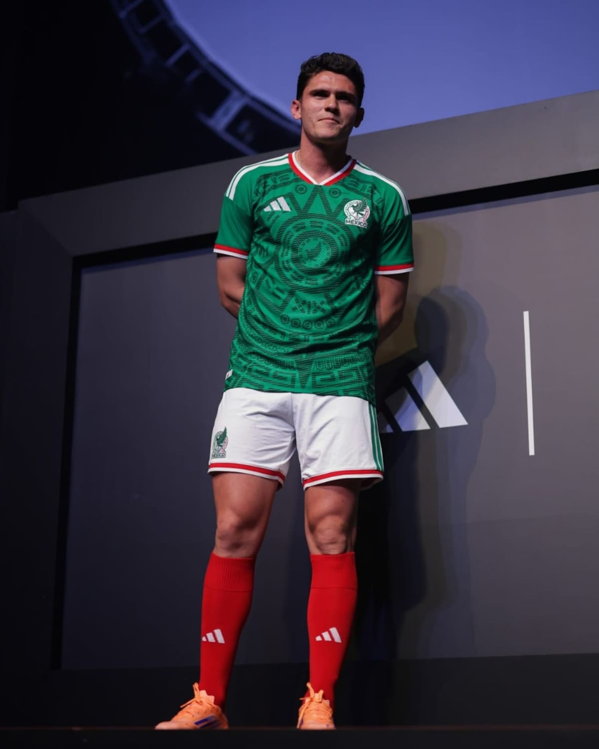 Inspirada en el Calendario Azteca y en los colores tradicionales del país, la nueva camiseta del Tricolor celebra la herencia mexicana. Foto: Adidas Mx