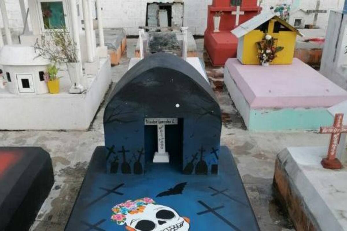 Pinta la tumba de su abuelita para Día de Muertos y se hace viral
