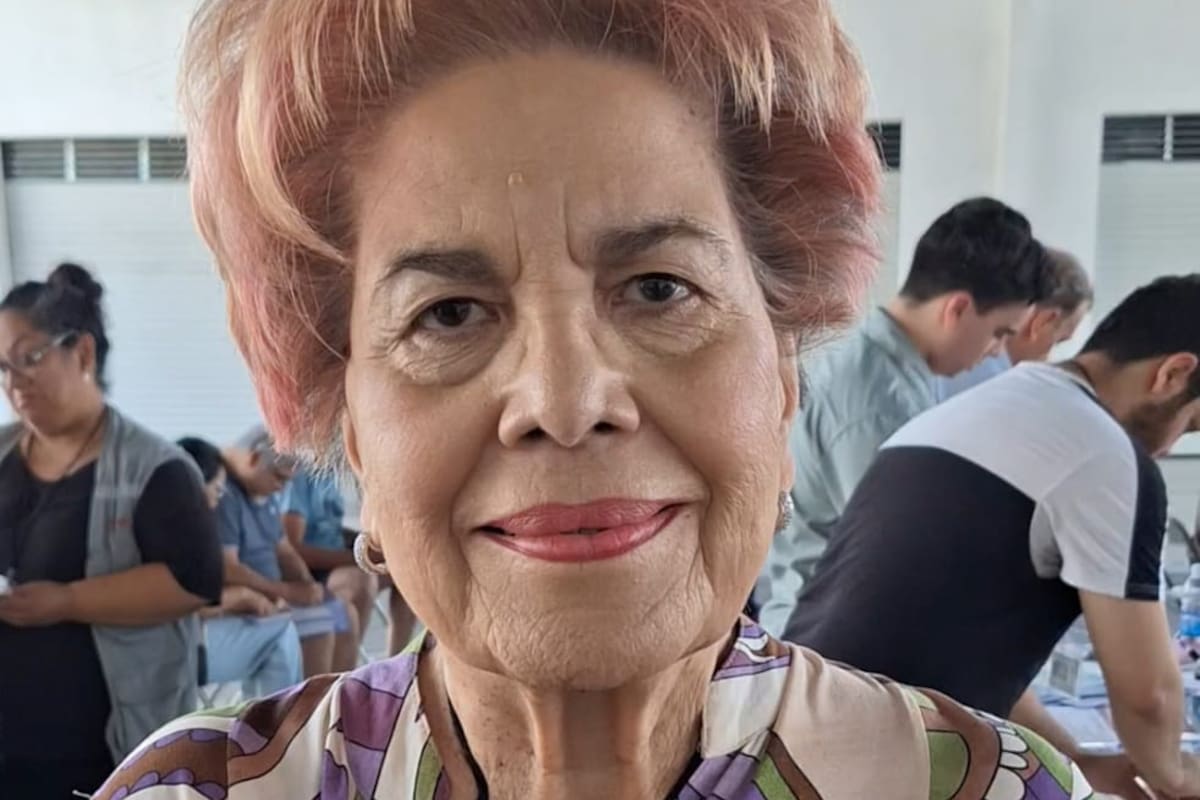 A sus 78 años, María del Carmen sigue fortaleciendo la democracia como funcionaria de casilla