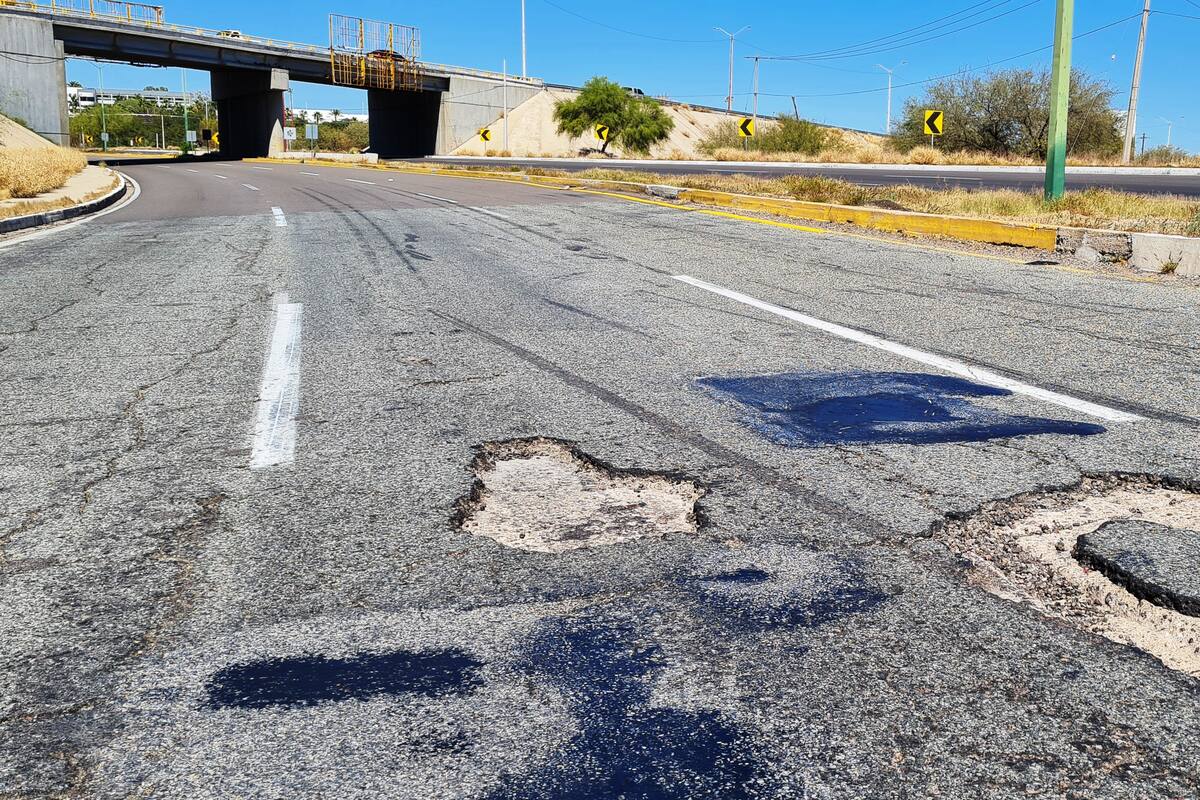 Son un peligro los baches en el bulevar Mazón López