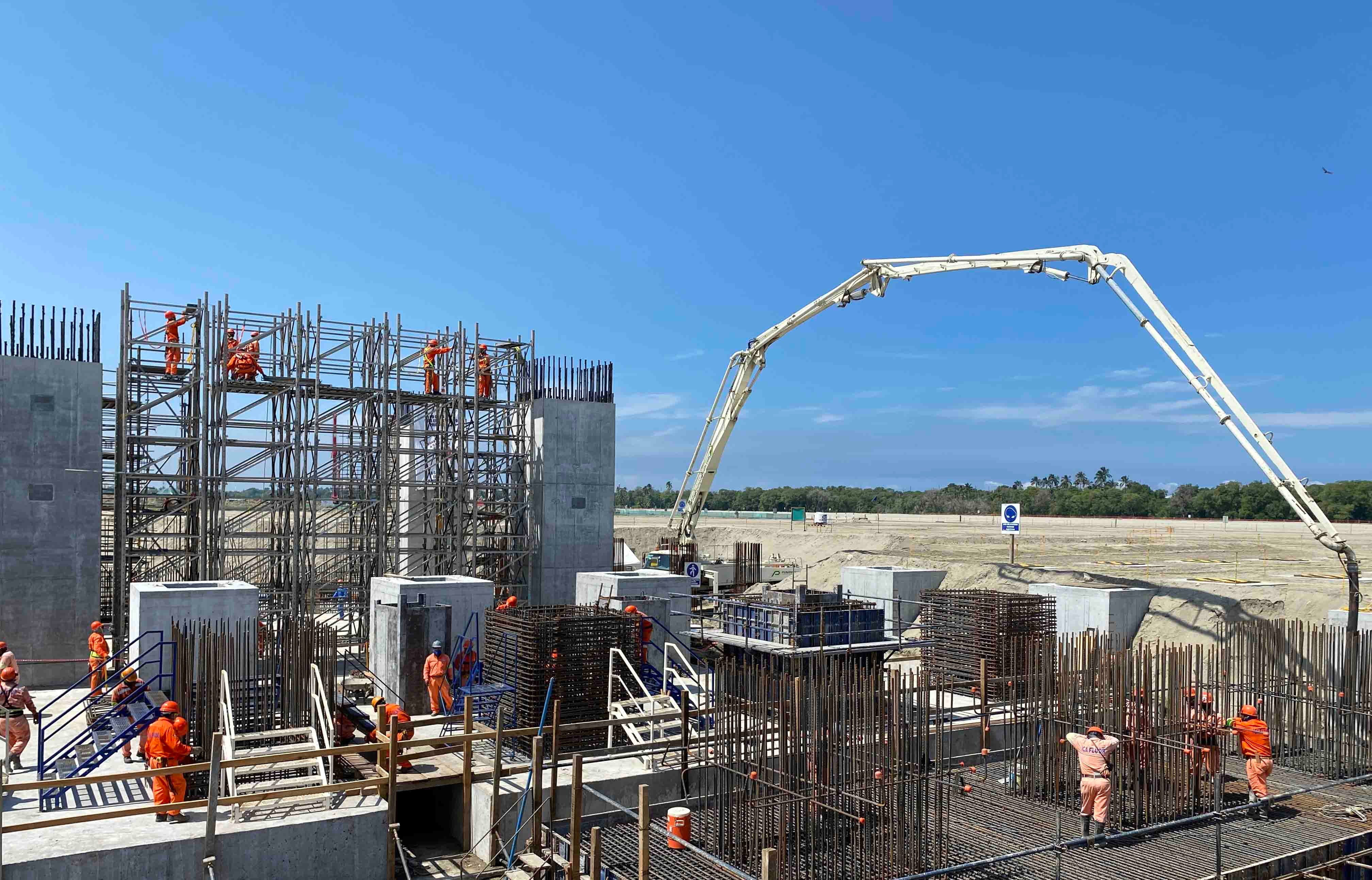 Ostuacán, Chiapas, México,18 de octubre de 2020.Andrés Manuel López Obrador, Presidente de México preside Supervisión de la construcción de la nueva refinería Dos Bocas. Acompañan al mandatario: Rocío Nahle García, secretaria de Energía; Adán Augusto López Hernández, gobernador de Tabasco; Octavio Romero Oropeza, Director de PEMEX. Foto: Presidencia