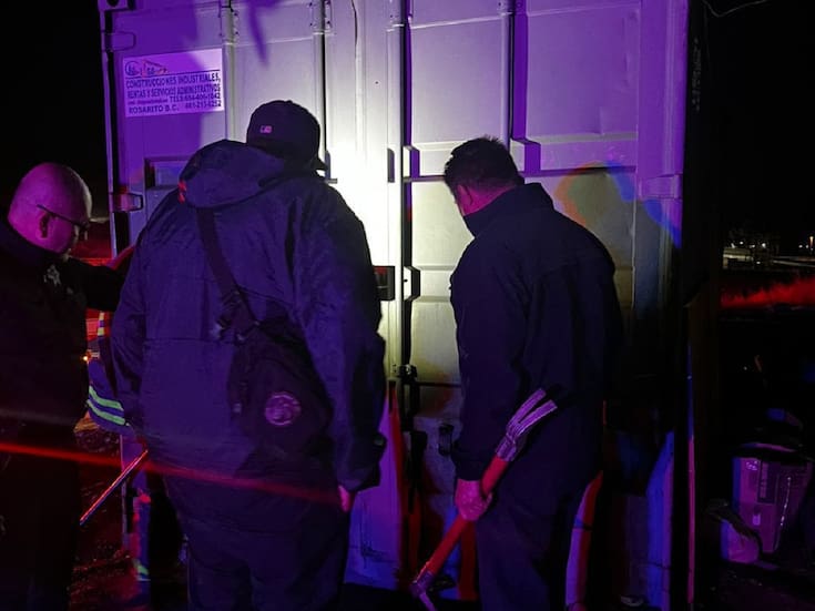 Trabajadores son encerrados en contenedor durante robo de vehículo y herramientas