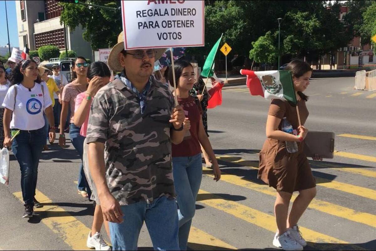 Marchan contra AMLO en el día de El Grito