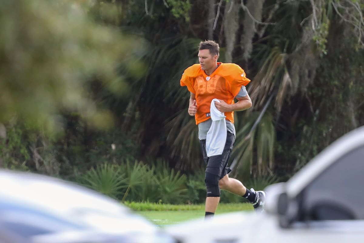 Sindicato de Jugadores, molesto con Brady y Wilson por entrenar pese a Covid-19