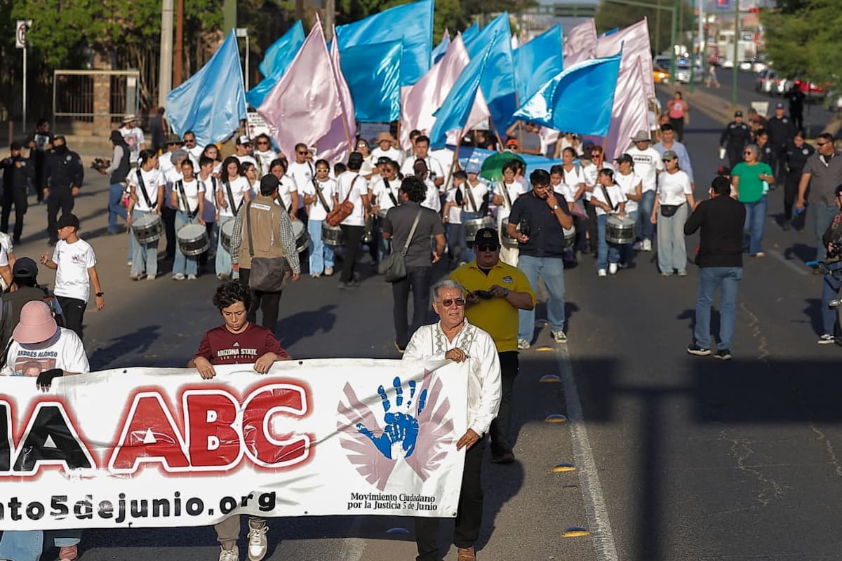 Familiares y sobrevivientes marchan en Hermosillo a 17 años de la tragedia en la Guardería ABC