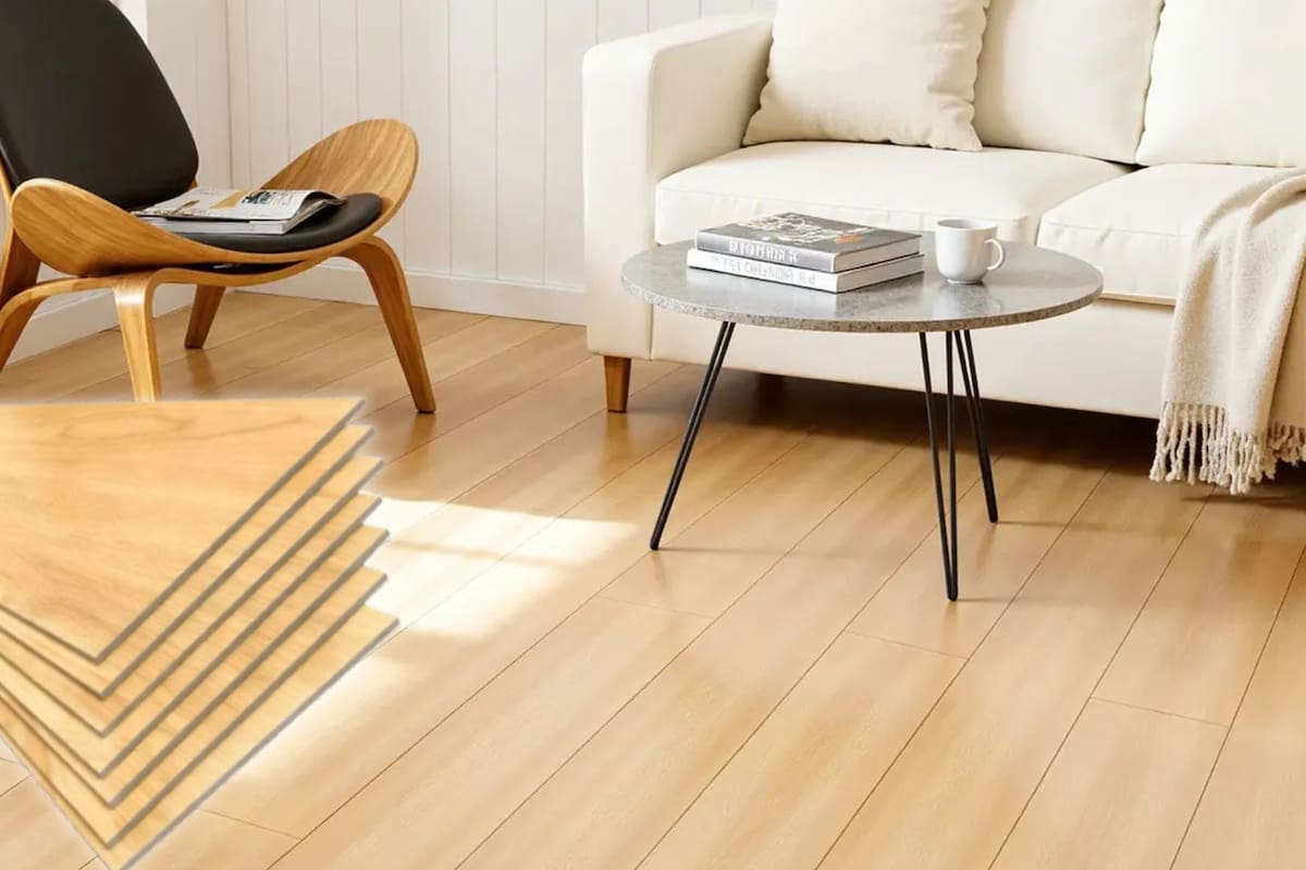 Mercado Libre rebaja un piso autoadherible de PVC con 21% de descuento y envío gratis, una opción económica de $1,260 pesos para remodelar habitaciones sin usar herramientas profesionales
