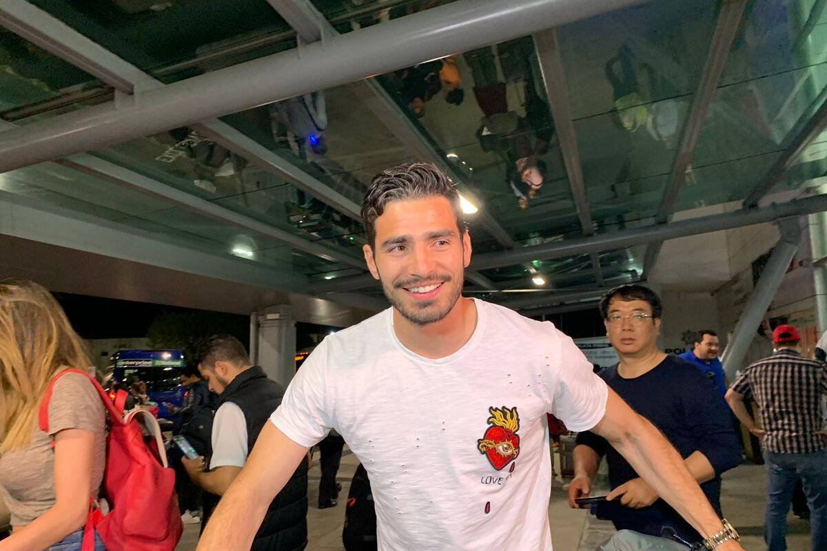 'Pollo' Briseño llega a Guadalajara entre rumores de fichaje con Chivas