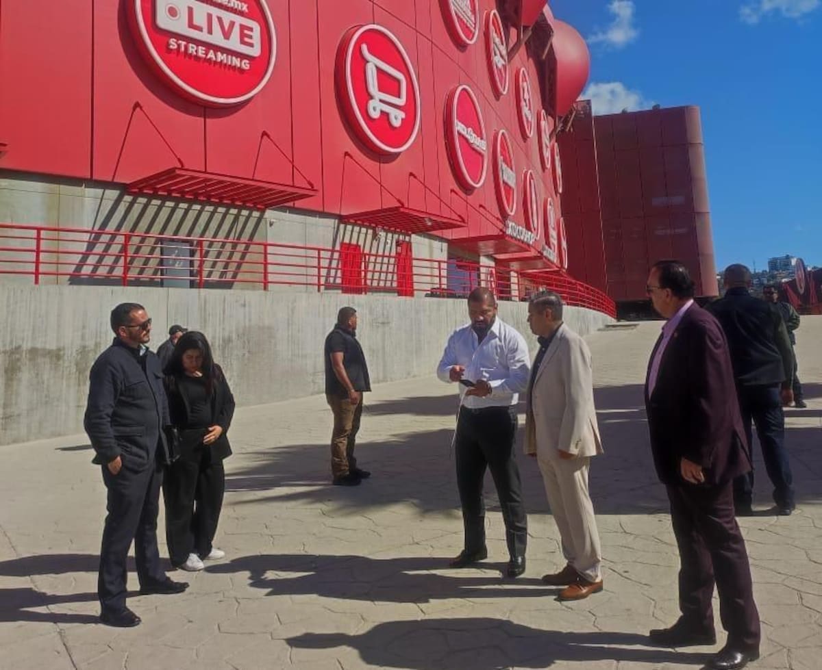 El secretario de Seguridad Ciudadana sostuvo reuniones con autoridades del Consulado de Estados Unidos y representantes de FIFA, además de supervisar el Estadio Caliente como parte de los preparativos para el Mundial FIFA 2026. Foto: Cortesía.