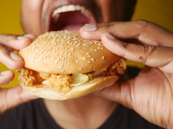 Por qué a veces comemos sin necesitarlo: los tipos de hambre que explica la ciencia